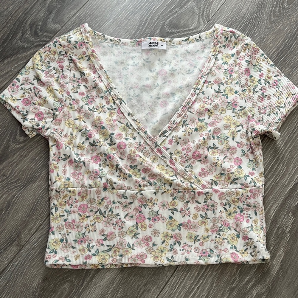 ARDENE cropped shirt. Size S.